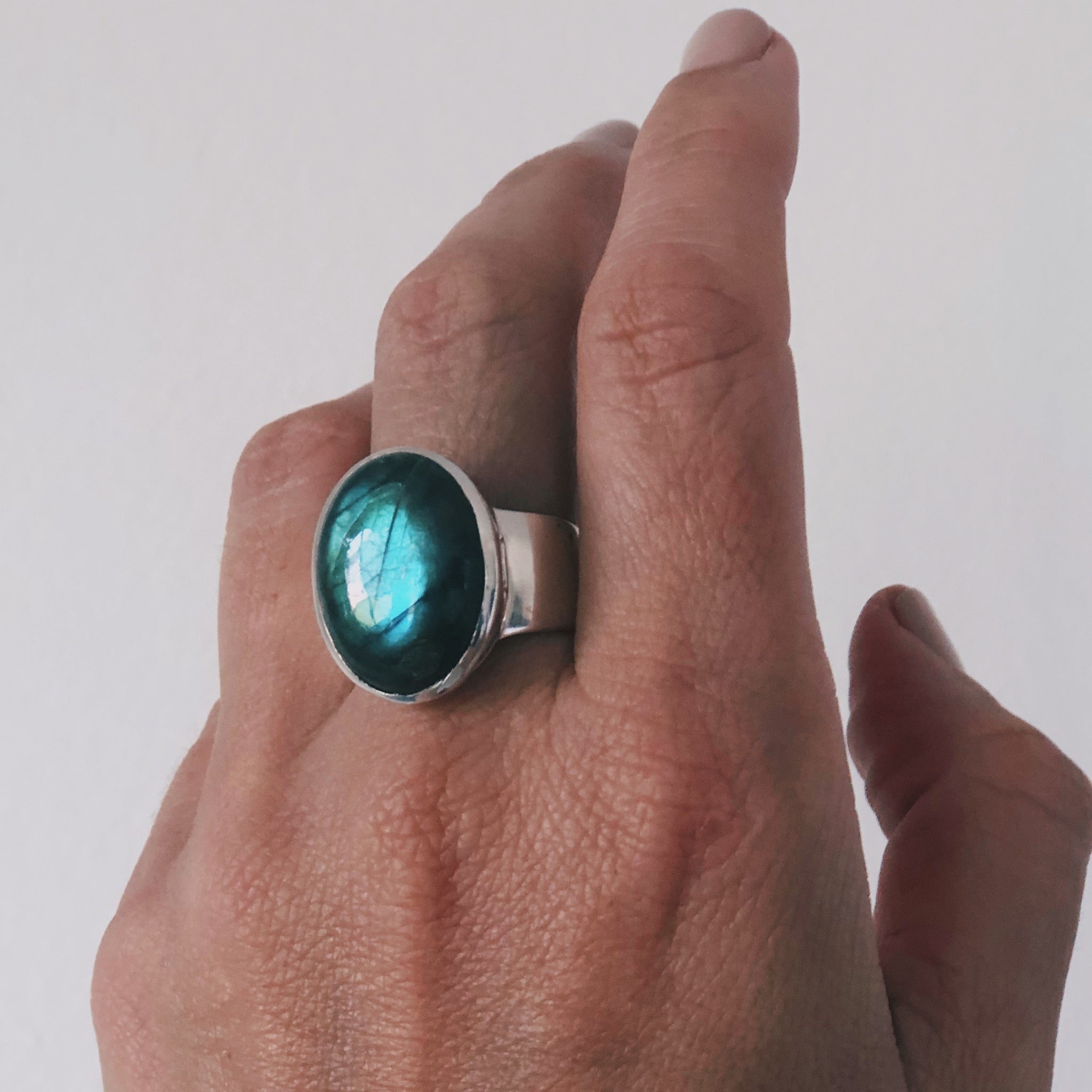 Apo Ring. Labradorite. Silver